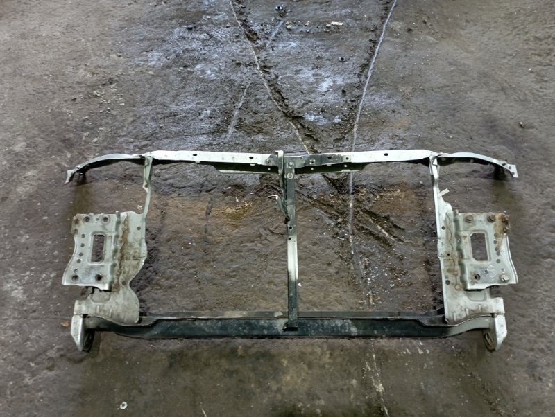 Рамка радиатора Toyota Corolla ZZE120L 4ZZ-FE 2003 (б/у)