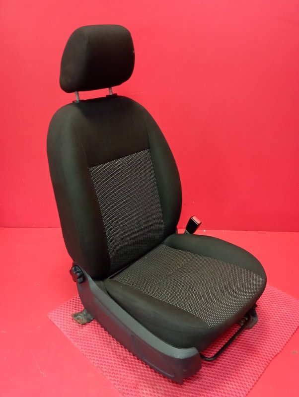 Сиденье Ford Focus CB4 SHDA 2011 переднее правое (б/у)