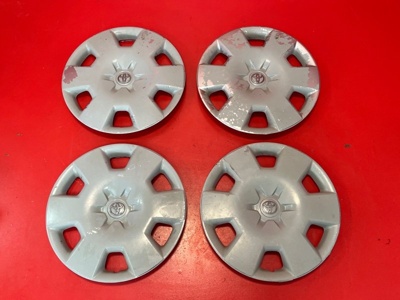 Колпак Toyota Corolla ZZE120L 4ZZ-FE 2003 (б/у)