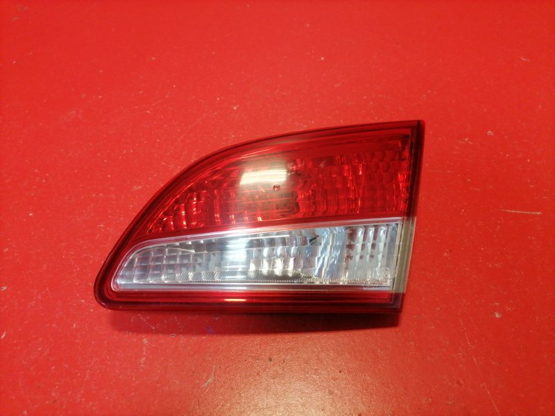 Фонарь в крышку багажника Nissan Almera G15 K4M 2017 задний правый (б/у)