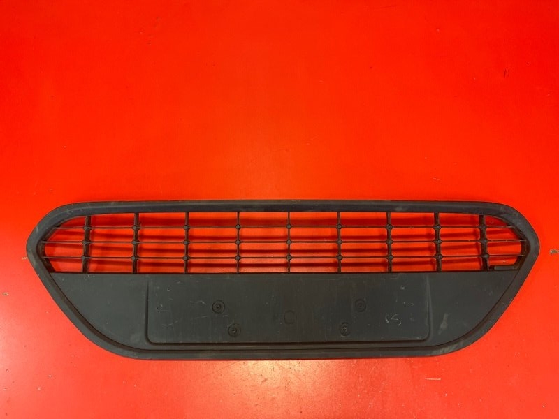 Решетка в бампер Ford Focus CB4 SHDA 2011 передняя (б/у)
