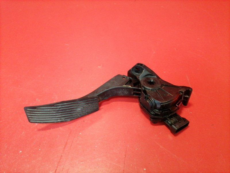Педаль газа Chevrolet Cruze J300 F16D3 2012 (б/у)