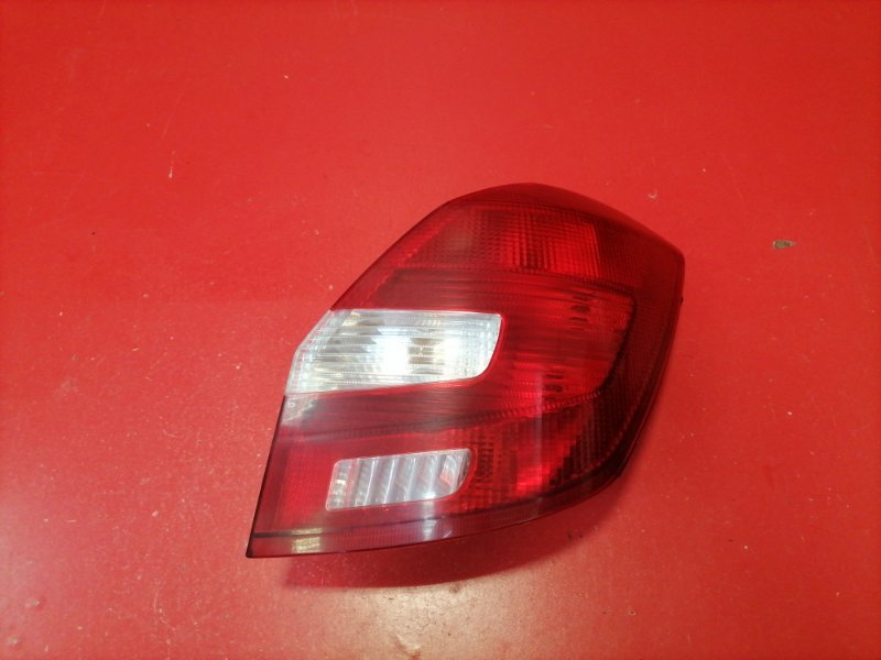 Фонарь Skoda Fabia 5J2 BZG 2008 задний правый (б/у)