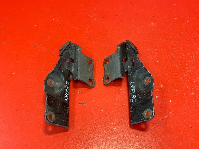 Петля капота Nissan Cefiro A33 VQ20DE 2001 (б/у)
