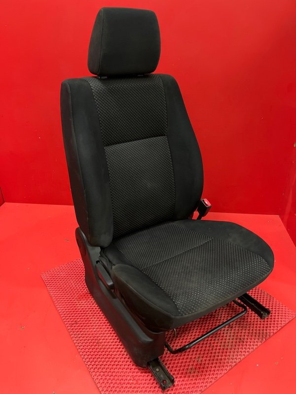 Сиденье Suzuki Grand Vitara TD54V J20A 2006 переднее правое (б/у)