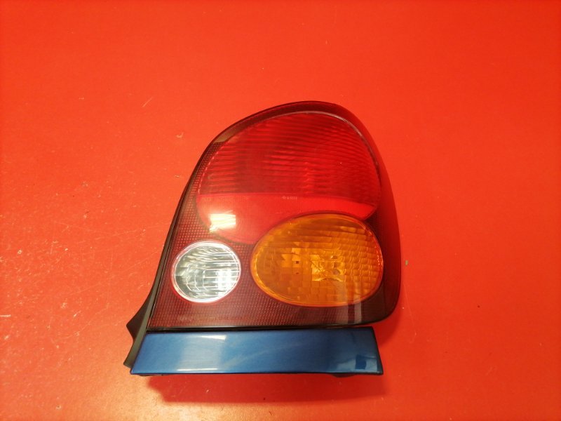 Фонарь Toyota Corolla Spacio AE111N 4A-FE 1998 задний правый (б/у)
