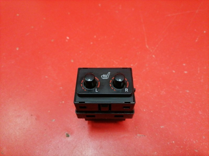 Кнопка подогрева сидений Lexus RX330 MCU38L 3MZ-FE 2003 передняя (б/у)