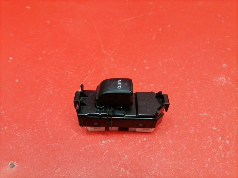 Кнопка стеклоподъёмника Lexus RX330 MCU38L 3MZ-FE 2003 (б/у)