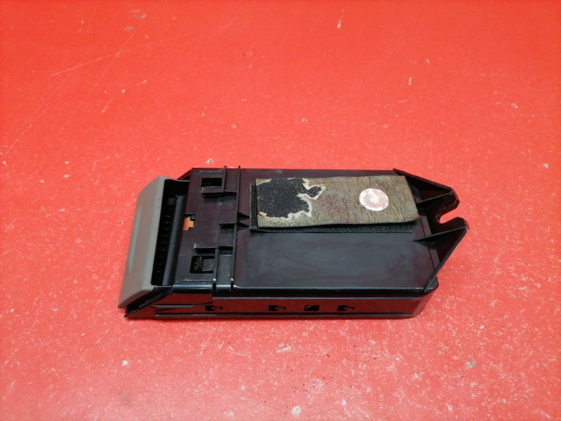 Подстаканник Lexus RX330 MCU38L 3MZ-FE 2003 передний левый (б/у)