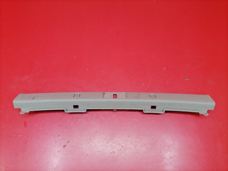 Накладка замка багажника Lexus RX330 MCU38L 3MZ-FE 2003 (б/у) Накладка замка багажника Lexus RX330 MCU38L 3MZ-FE 2003 (б/у)
