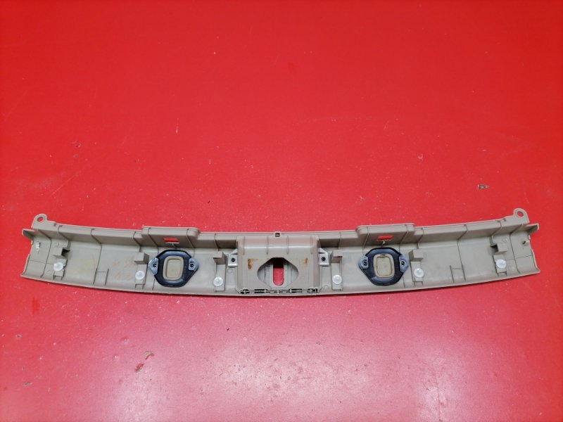 Накладка замка багажника Lexus RX330 MCU38L 3MZ-FE 2003 (б/у) Накладка замка багажника Lexus RX330 MCU38L 3MZ-FE 2003 (б/у)