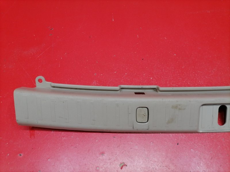 Накладка замка багажника Lexus RX330 MCU38L 3MZ-FE 2003 (б/у) Накладка замка багажника Lexus RX330 MCU38L 3MZ-FE 2003 (б/у)