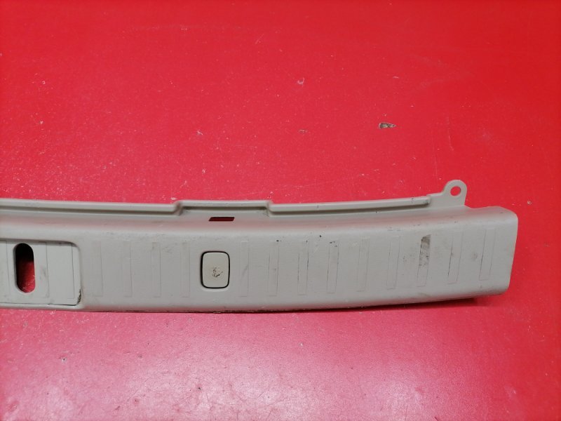 Накладка замка багажника Lexus RX330 MCU38L 3MZ-FE 2003 (б/у) Накладка замка багажника Lexus RX330 MCU38L 3MZ-FE 2003 (б/у)