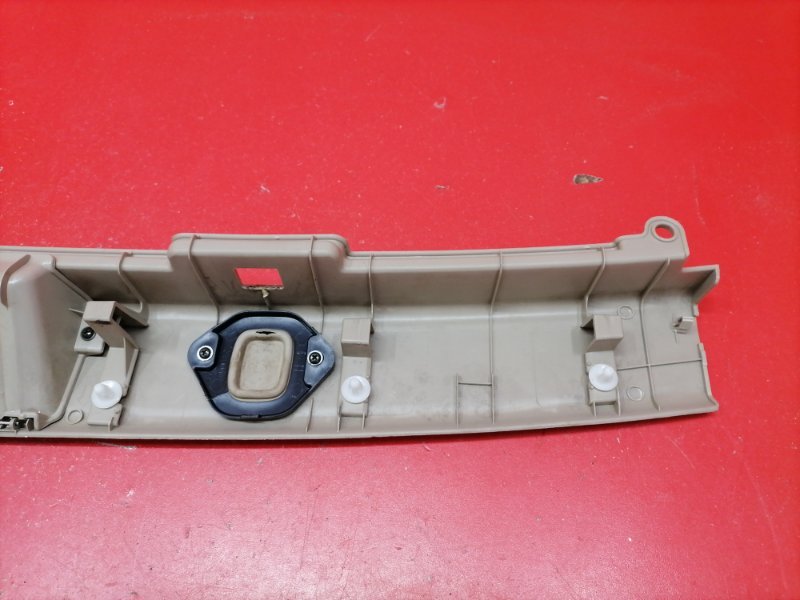 Накладка замка багажника Lexus RX330 MCU38L 3MZ-FE 2003 (б/у) Накладка замка багажника Lexus RX330 MCU38L 3MZ-FE 2003 (б/у)