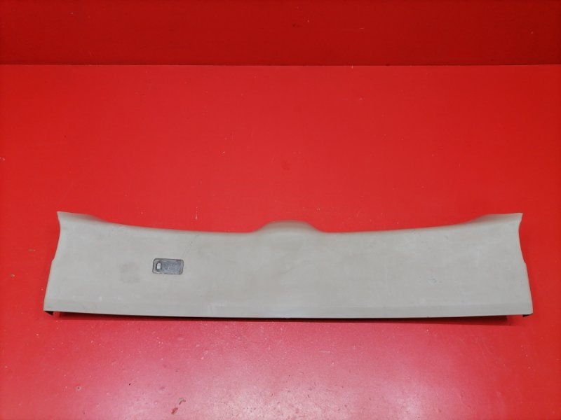 Обшивка двери багажника Lexus RX330 MCU38L 3MZ-FE 2003 (б/у)