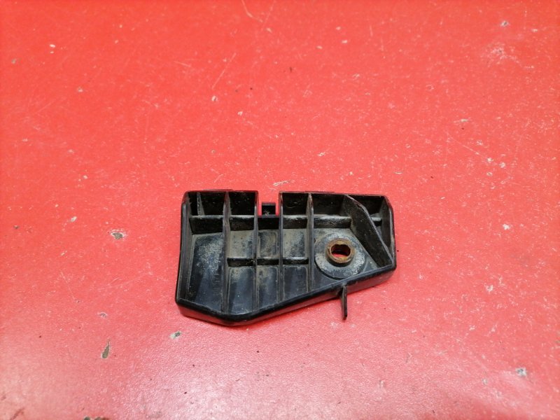 Кронштейн бампера Lexus RX330 MCU38L 3MZ-FE 2003 задний левый (б/у)