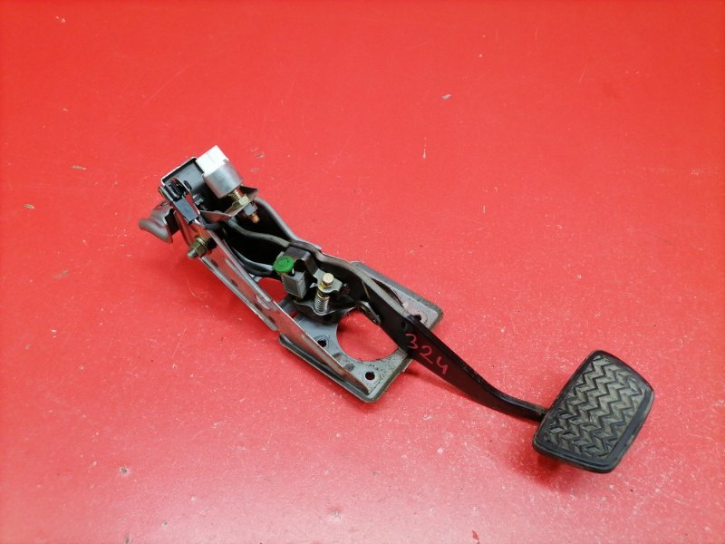 Педаль тормоза Lexus RX330 MCU38L 3MZ-FE 2003 (б/у) Педаль тормоза Lexus RX330 MCU38L 3MZ-FE 2003 (б/у)