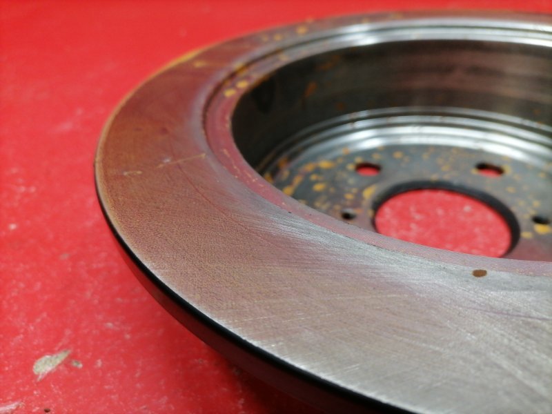 Тормозной диск Lexus RX330 MCU38L 3MZ-FE 2003 задний (б/у) Тормозной диск Lexus RX330 MCU38L 3MZ-FE 2003 задний (б/у)