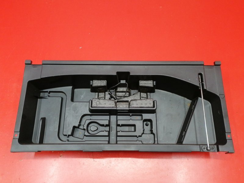 Ящик для инструментов Lexus RX330 MCU38L 3MZ-FE 2003 (б/у)