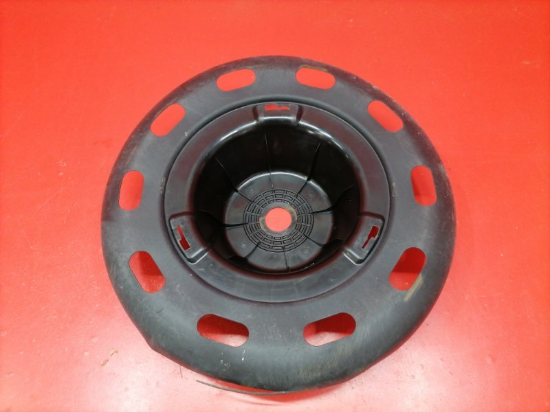 Колпак запасного колеса Lexus RX330 MCU38L 3MZ-FE 2003 (б/у)