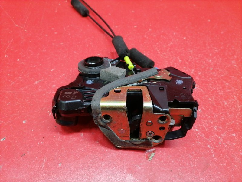 Замок двери Lexus RX330 MCU38L 3MZ-FE 2003 передний левый (б/у) Замок двери Lexus RX330 MCU38L 3MZ-FE 2003 передний левый (б/у)