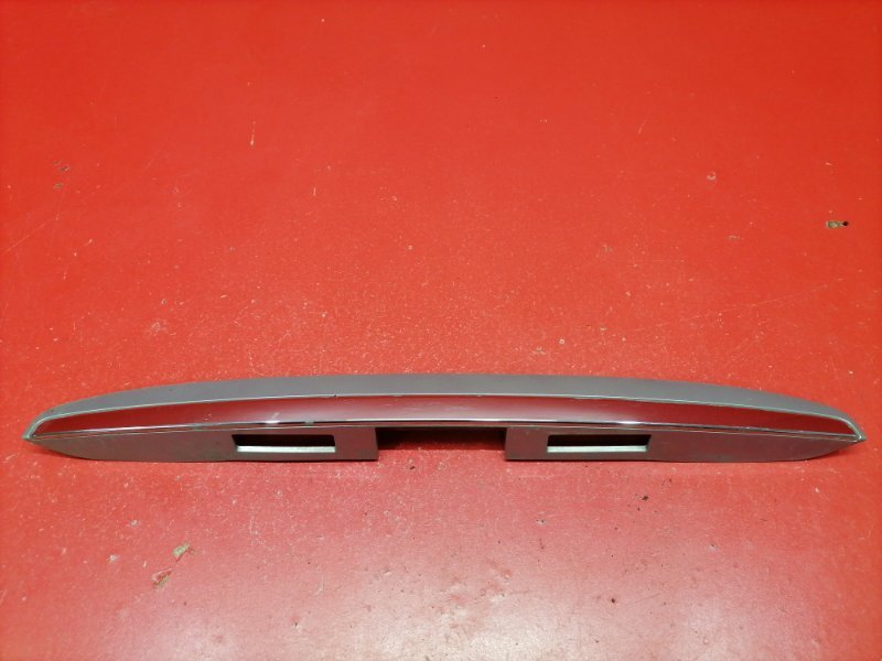 Накладка двери багажника Lexus RX330 MCU38L 3MZ-FE 2003 задняя (б/у)