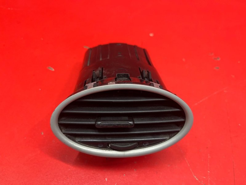 Дефлектор воздушный Ford Focus CB4 SHDA 2010 (б/у) Дефлектор воздушный Ford Focus CB4 SHDA 2010 (б/у)