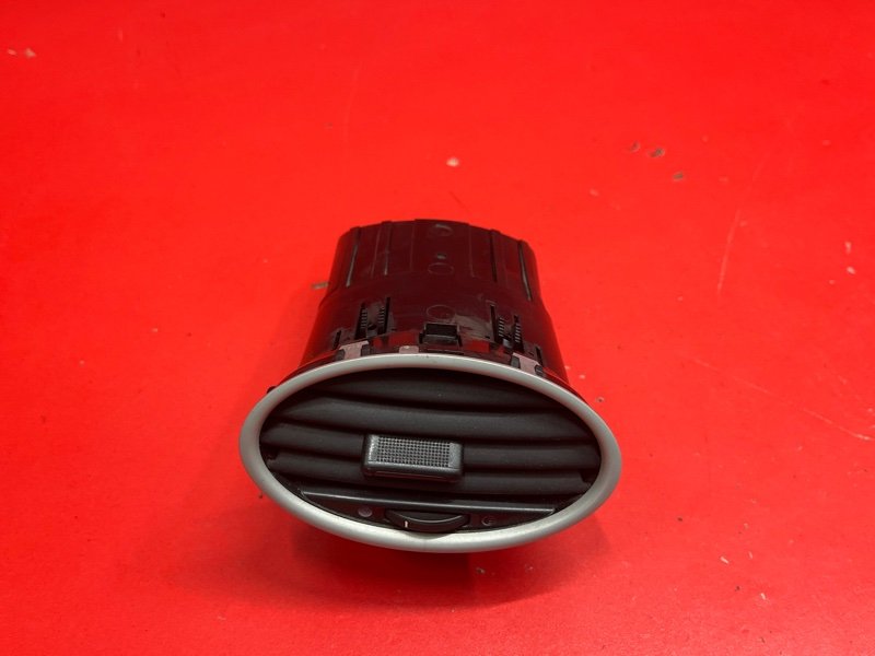 Дефлектор воздушный Ford Focus CB4 SHDA 2010 (б/у) Дефлектор воздушный Ford Focus CB4 SHDA 2010 (б/у)