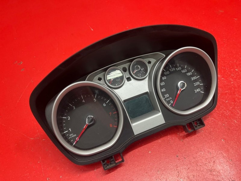 Щиток приборов Ford Focus CB4 SHDA 2010 (б/у) Щиток приборов Ford Focus CB4 SHDA 2010 (б/у)