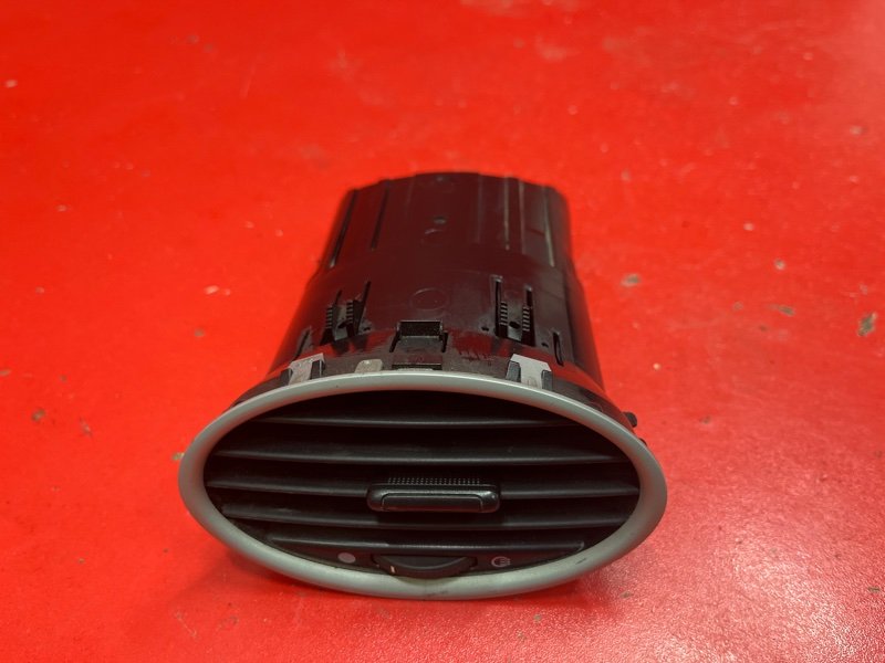 Дефлектор воздушный Ford Focus CB4 SHDA 2010 (б/у) Дефлектор воздушный Ford Focus CB4 SHDA 2010 (б/у)