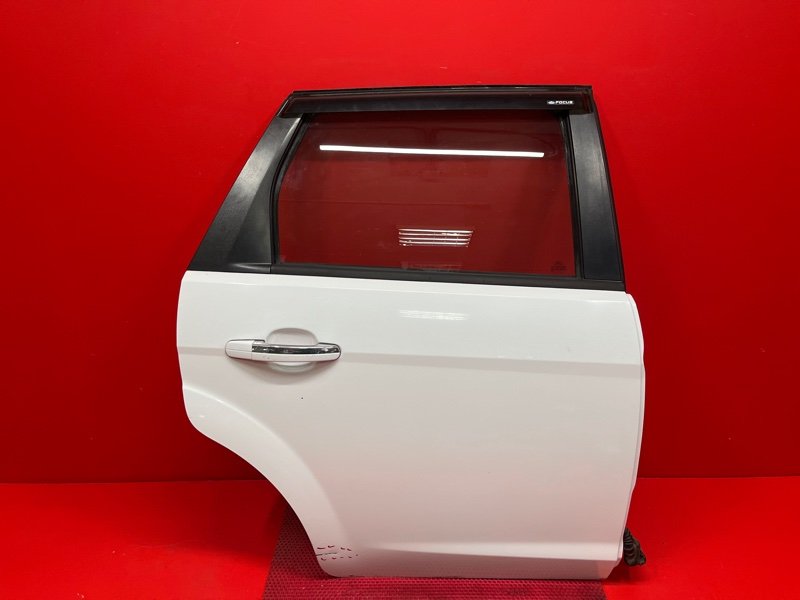 Дверь Ford Focus CB4 SHDA 2010 задняя правая (б/у) Дверь Ford Focus CB4 SHDA 2010 задняя правая (б/у)