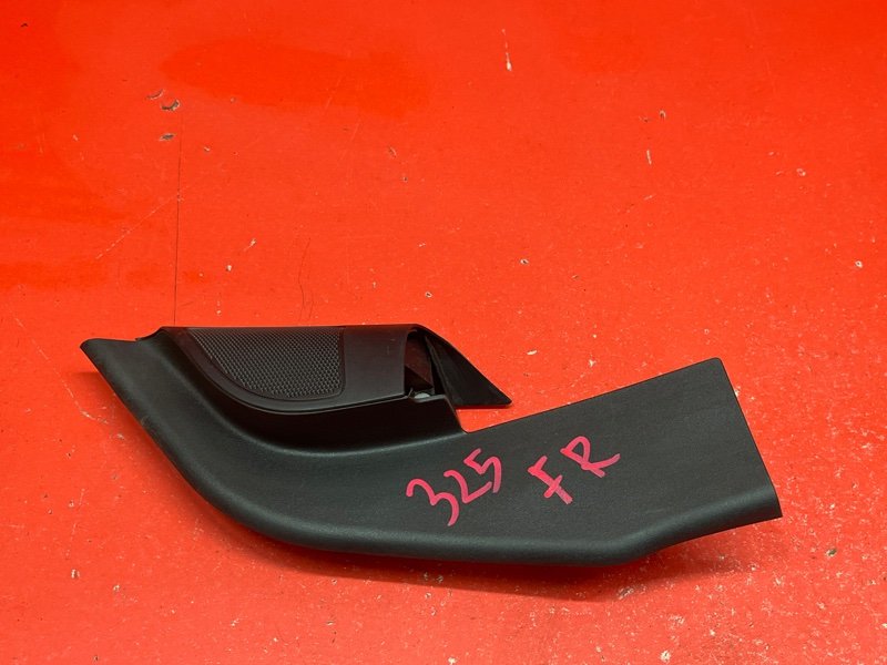 Уголок двери внутренний Ford Focus CB4 SHDA 2010 передний правый (б/у) Уголок двери внутренний Ford Focus CB4 SHDA 2010 передний правый (б/у)