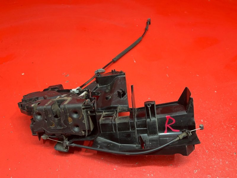 Замок двери Ford Focus CB4 SHDA 2010 передний правый (б/у) Замок двери Ford Focus CB4 SHDA 2010 передний правый (б/у)