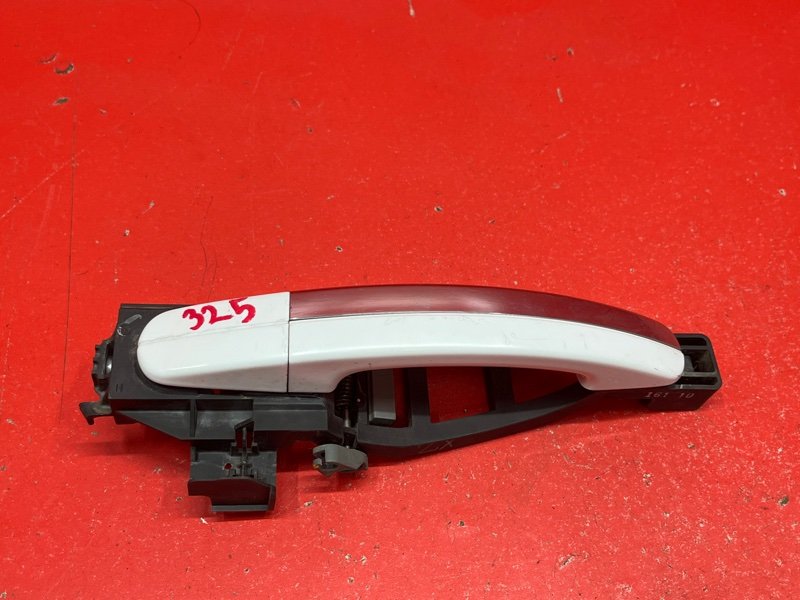 Ручка двери внешняя Ford Focus CB4 SHDA 2010 передняя правая (б/у) Ручка двери внешняя Ford Focus CB4 SHDA 2010 передняя правая (б/у)