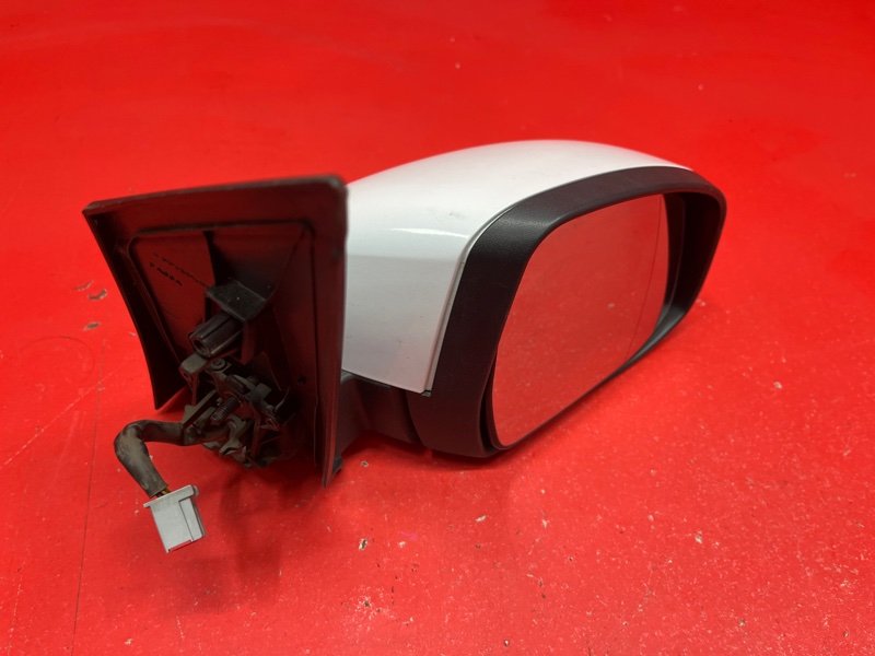 Зеркало Ford Focus CB4 SHDA 2010 правое (б/у) Зеркало Ford Focus CB4 SHDA 2010 правое (б/у)