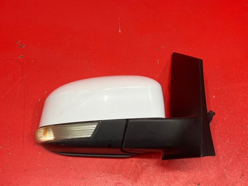Зеркало Ford Focus CB4 SHDA 2010 правое (б/у) Зеркало Ford Focus CB4 SHDA 2010 правое (б/у)