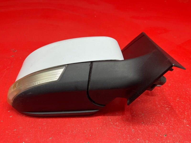 Зеркало Ford Focus CB4 SHDA 2010 правое (б/у) Зеркало Ford Focus CB4 SHDA 2010 правое (б/у)