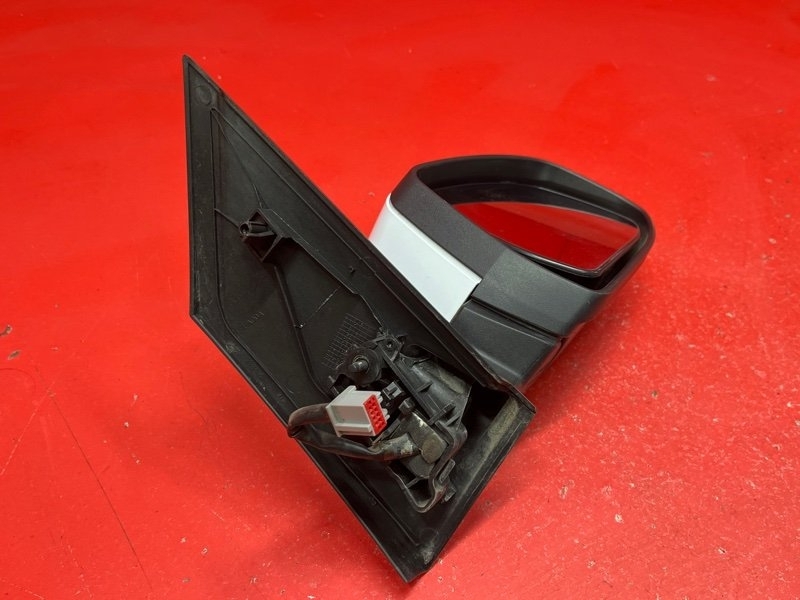 Зеркало Ford Focus CB4 SHDA 2010 правое (б/у) Зеркало Ford Focus CB4 SHDA 2010 правое (б/у)