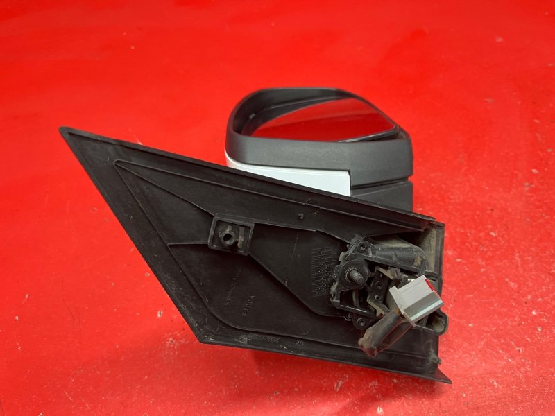 Зеркало Ford Focus CB4 SHDA 2010 правое (б/у) Зеркало Ford Focus CB4 SHDA 2010 правое (б/у)