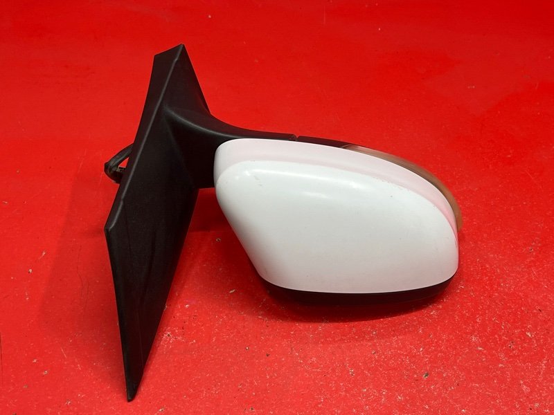 Зеркало Ford Focus CB4 SHDA 2010 правое (б/у) Зеркало Ford Focus CB4 SHDA 2010 правое (б/у)