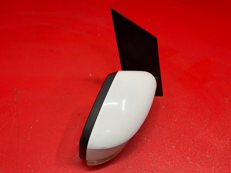 Зеркало Ford Focus CB4 SHDA 2010 правое (б/у) Зеркало Ford Focus CB4 SHDA 2010 правое (б/у)