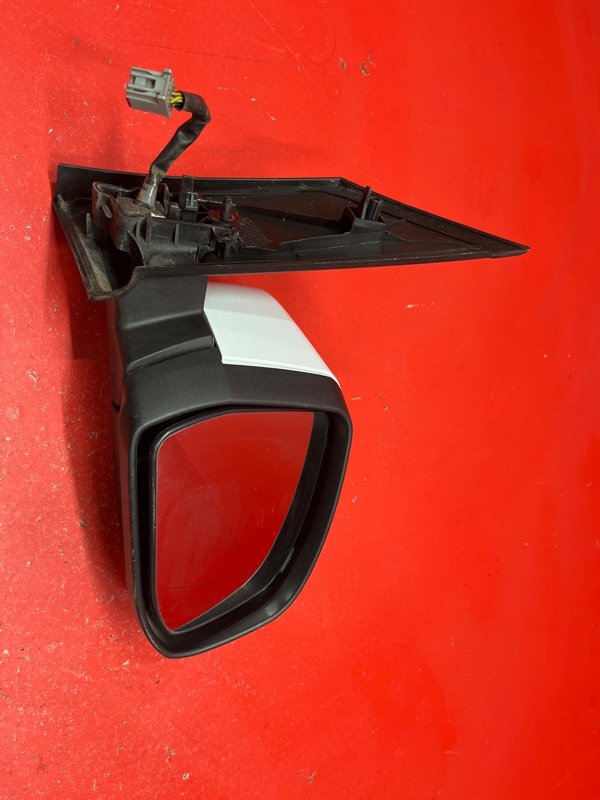 Зеркало Ford Focus CB4 SHDA 2010 правое (б/у) Зеркало Ford Focus CB4 SHDA 2010 правое (б/у)