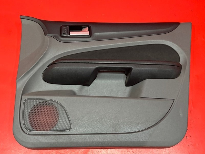 Обшивка двери Ford Focus CB4 SHDA 2010 передняя правая (б/у)