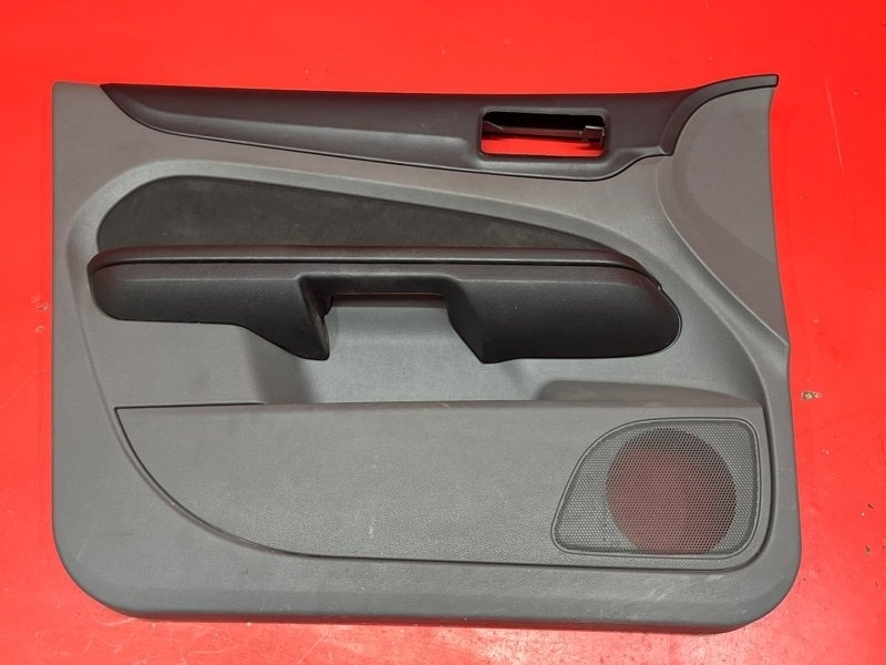 Обшивка двери Ford Focus CB4 SHDA 2010 передняя левая (б/у)