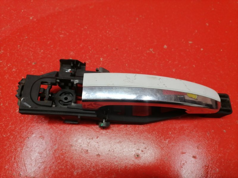 Ручка двери внешняя Ford Focus CB4 SHDA 2010 передняя левая (б/у) Ручка двери внешняя Ford Focus CB4 SHDA 2010 передняя левая (б/у)