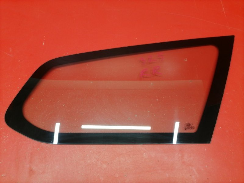 Стекло кузовное Ford Focus CB4 SHDA 2010 заднее правое (б/у) Стекло кузовное Ford Focus CB4 SHDA 2010 заднее правое (б/у)