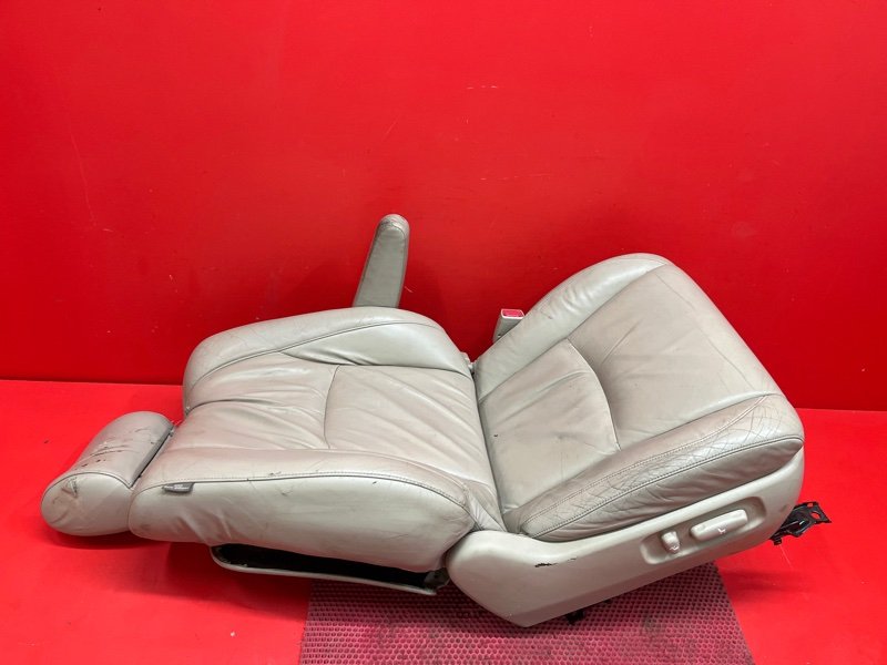 Сиденье Lexus RX330 MCU38L 3MZ-FE 2003 переднее правое (б/у)