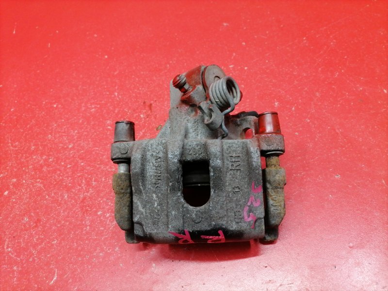 Суппорт Ford Focus CB4 SHDA 2010 задний правый (б/у) Суппорт Ford Focus CB4 SHDA 2010 задний правый (б/у)