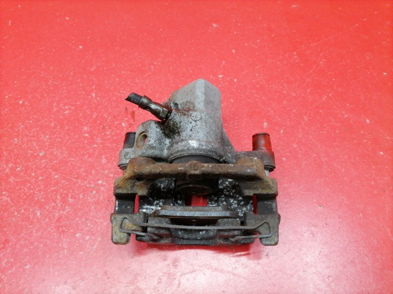 Суппорт Ford Focus CB4 SHDA 2010 задний правый (б/у) Суппорт Ford Focus CB4 SHDA 2010 задний правый (б/у)