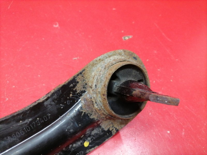 Рычаг продольный Ford Focus CB4 SHDA 2010 задний правый (б/у) Рычаг продольный Ford Focus CB4 SHDA 2010 задний правый (б/у)